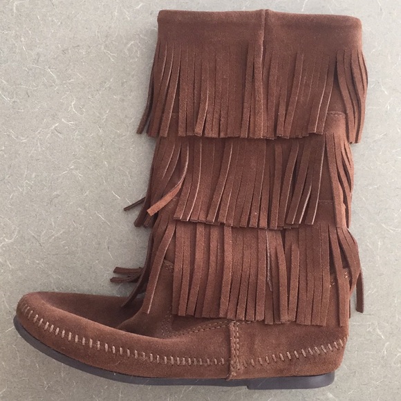 Minnetonka 3 Layer Fringe Boot - Women's - Picture 2 of 6